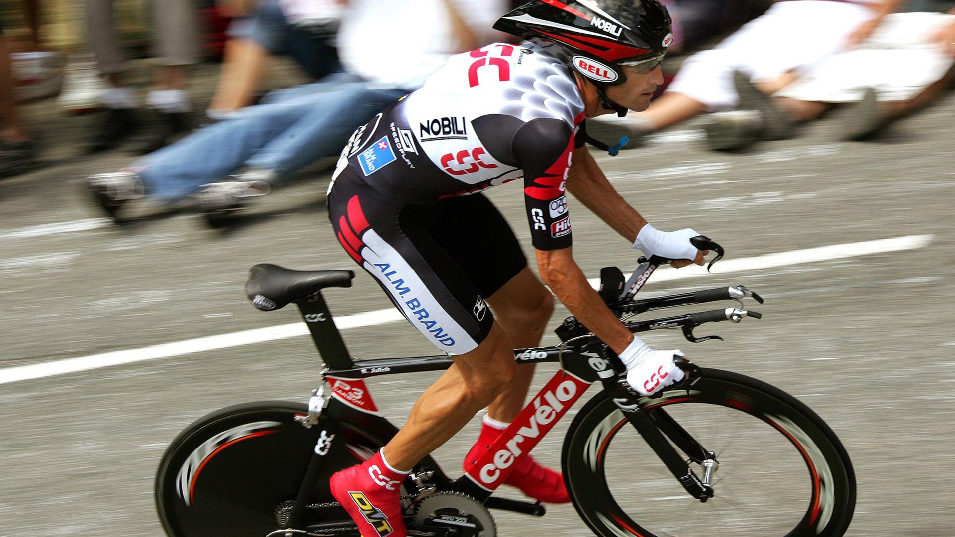 德甲战火升腾,精彩反击和精彩扑救不断上演,德甲榜首大战