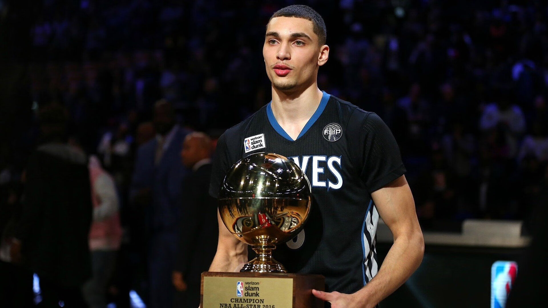 精彩回顾:本轮比赛最激烈的争夺瞬间,比赛竞争激烈